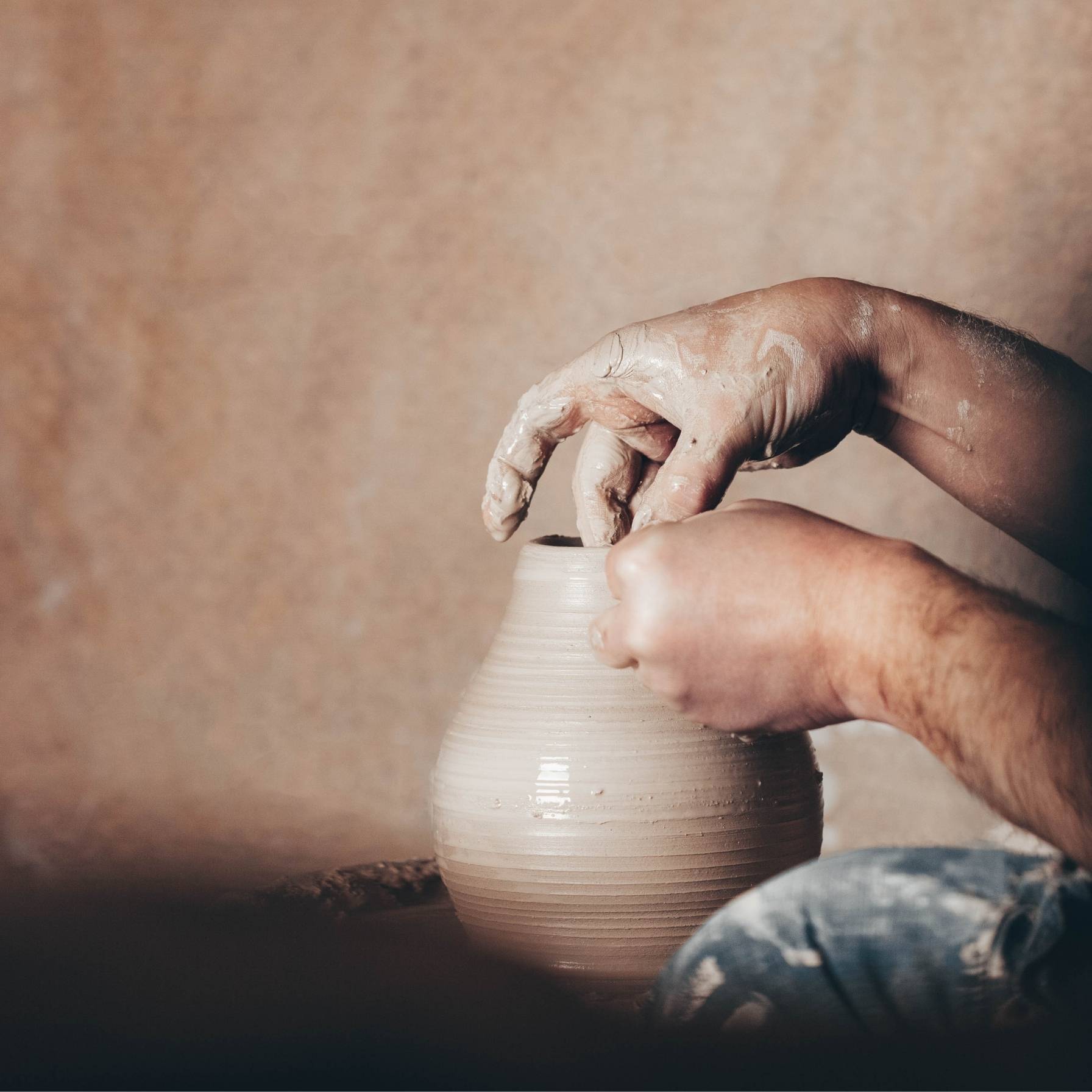 Artículos promocionales elaborados en cerámica como opción duradera y reutilizable para empresas