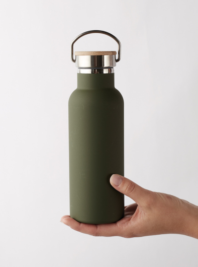 Botellas reutilizables personalizadas para welcome pack corporativo sostenible