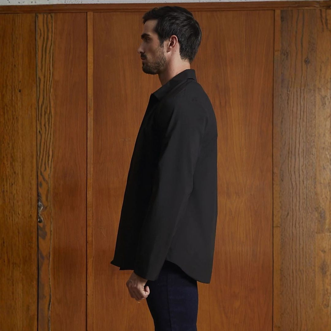 Exterior impermeable de poliéster reciclado con membrana en cazadora técnica sostenible