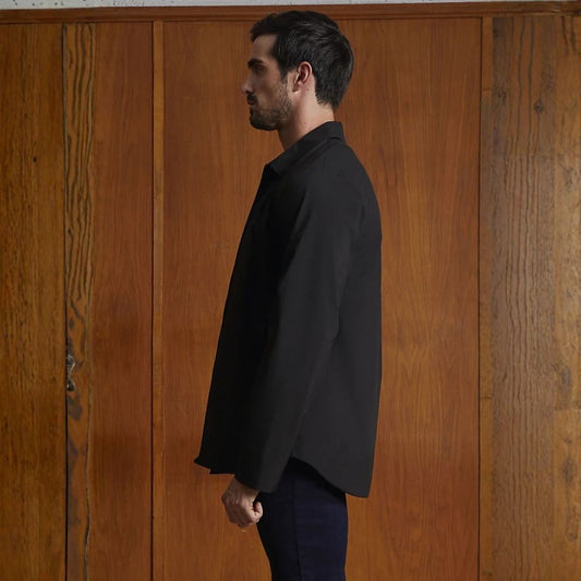 Exterior impermeable de poliéster reciclado con membrana en cazadora técnica sostenible