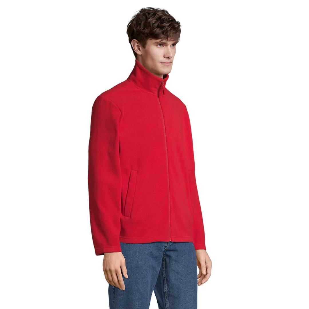 Prenda corporativa sostenible con certificaciones GRS, PETA y OEKO-TEX® color rojo 
