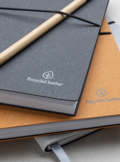 Libretas sostenibles personalizadas con logo para welcome pack corporativo