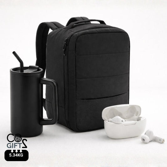 Welcome pack tech sostenible para empresas con mochila rPET AWARE, auriculares reciclados RCS y taza térmica 800 ml