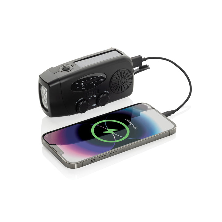 Radio de emergencia con linterna y power bank solar de ABS reciclado RCS para campañas outdoor y camping.
