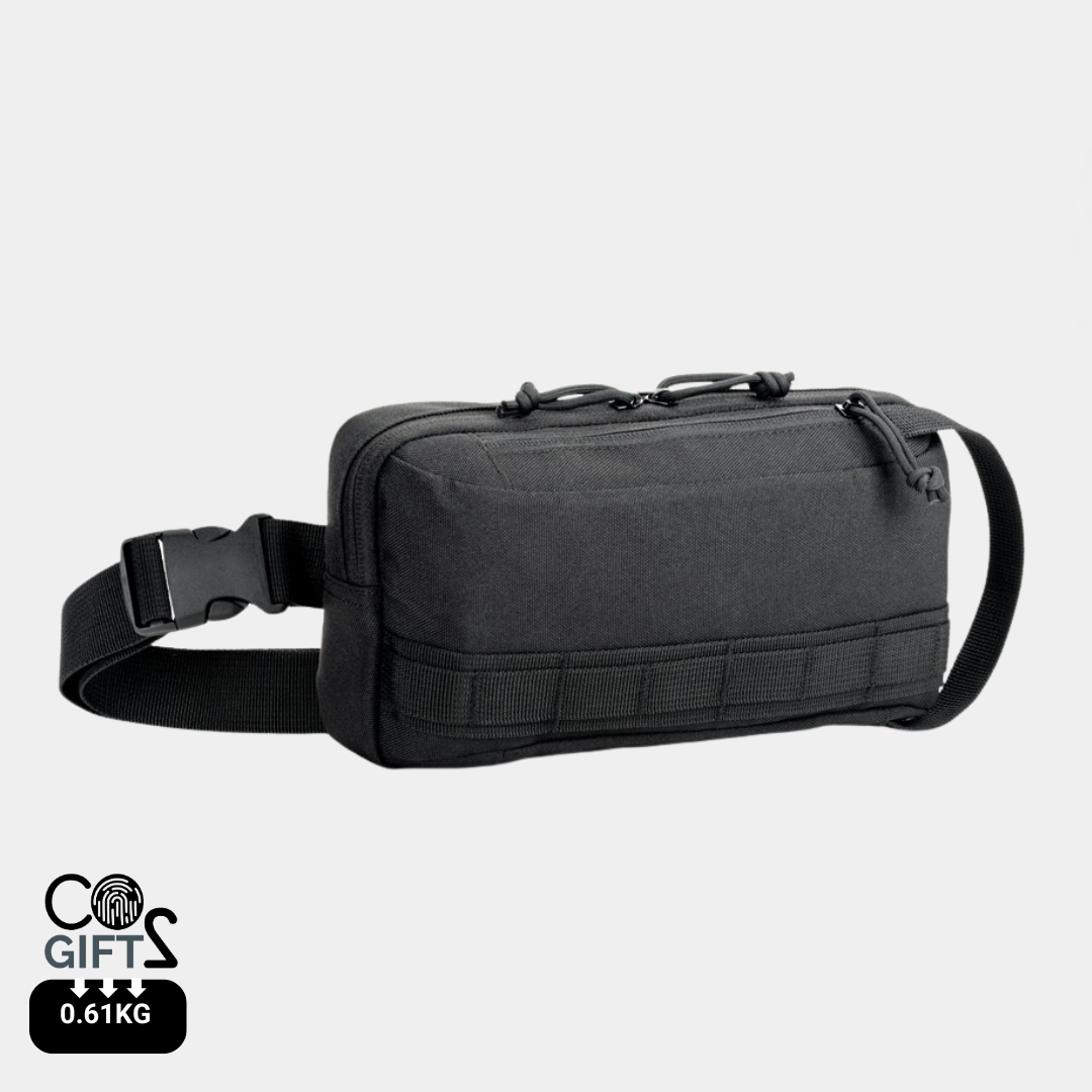t: Riñonera de poliéster reciclado 600D en color negro, vista frontal 