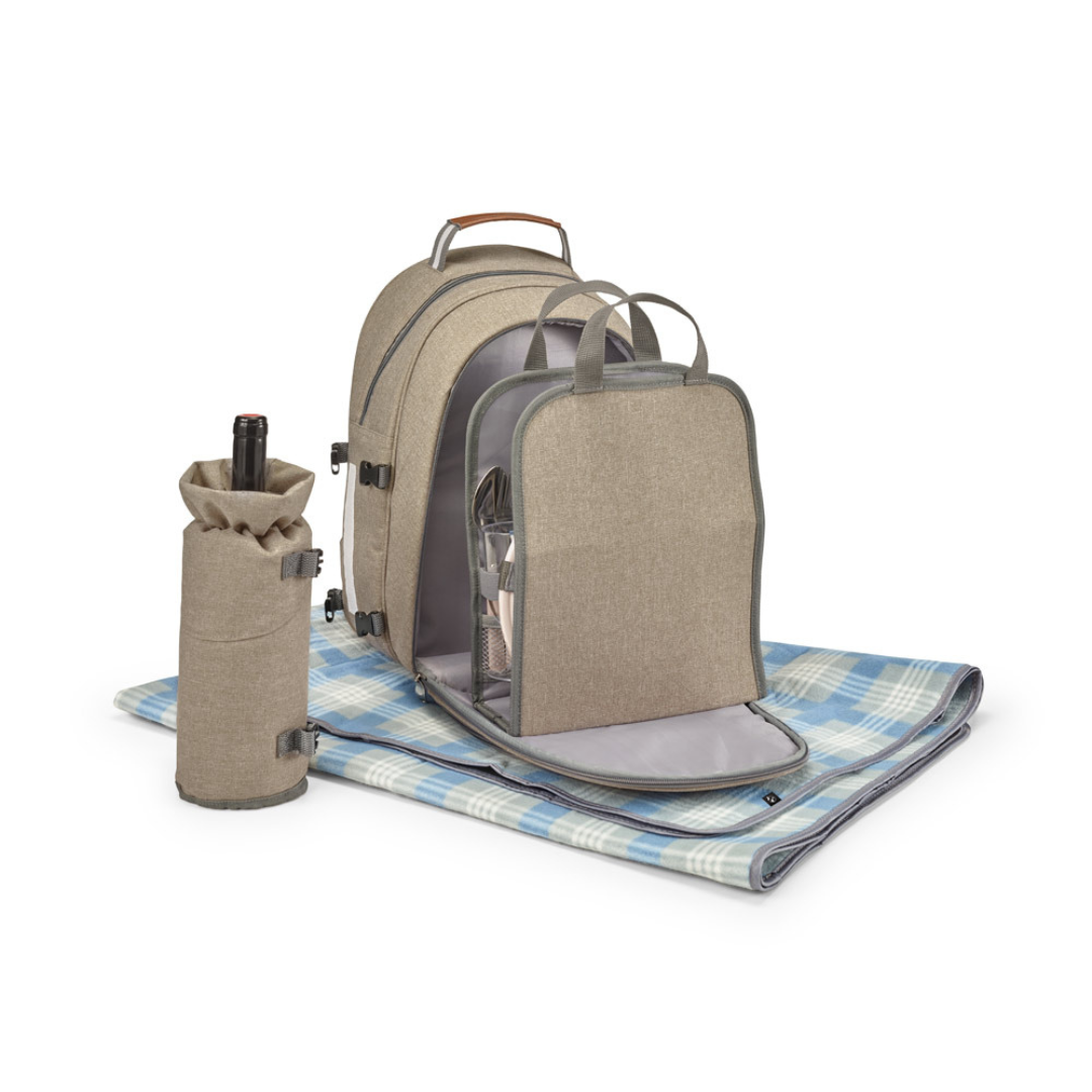 Mochila de picnic reciclada con platos, vasos, cubiertos de acero inoxidable, servilletas de tela y sacacorchos.
