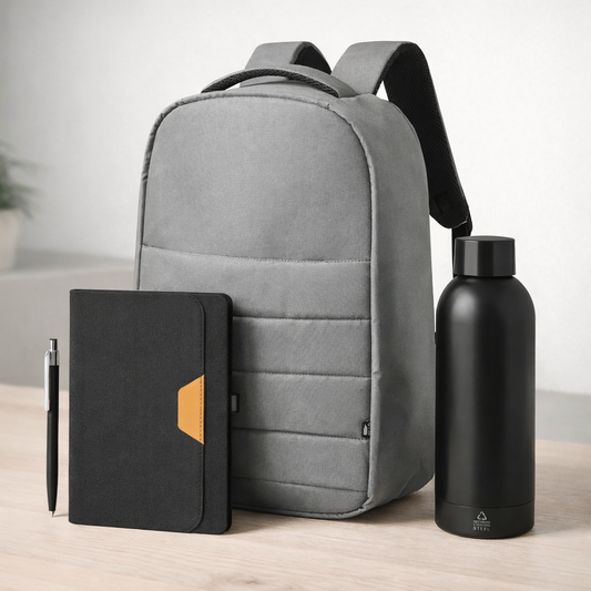 Welcome pack sostenible para empresas con mochila antirrobo rPET, bidón térmico, libreta rPET y bolígrafo reciclado color gris