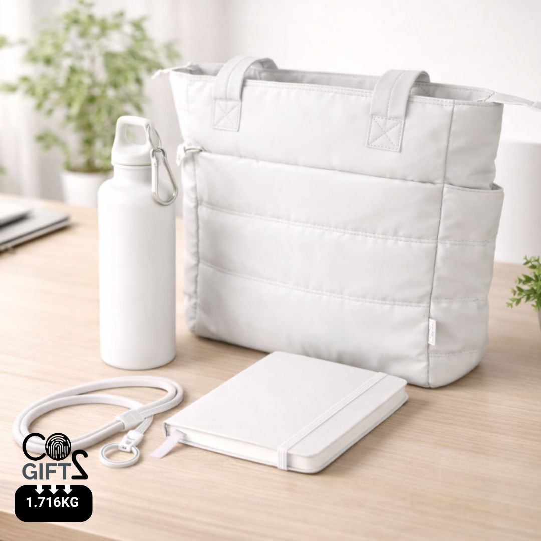 Welcome pack ESG certificado con tote para portátil 15,6 GRS, botella rPET 750 ml RCS, lanyard reciclado Made in Europe y libreta A5 papel FSC