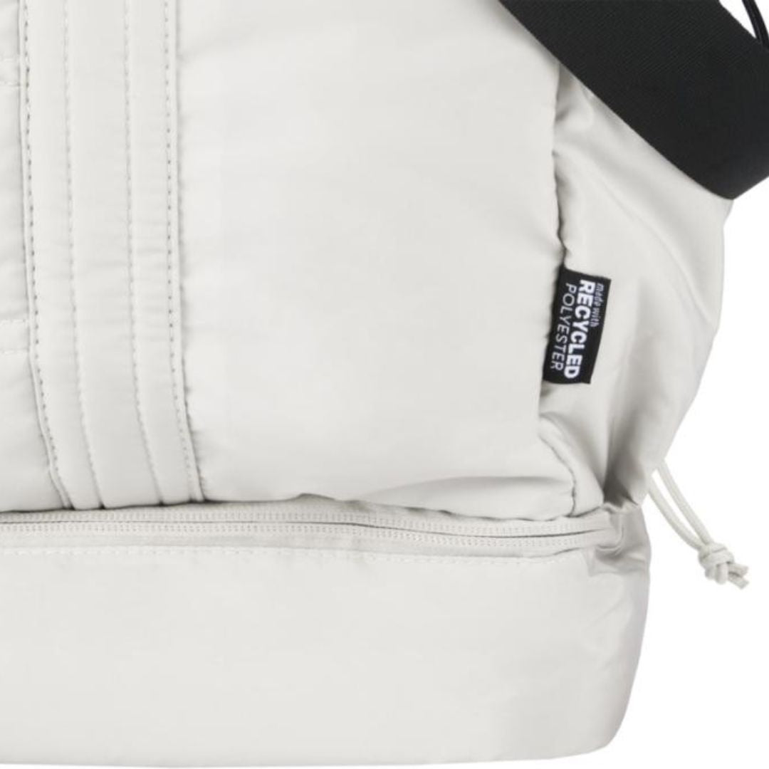 Distintivo ecológico en bolsa reciclada para viaje