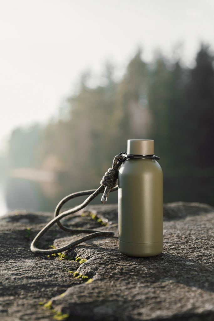 Botella con huella de carbono calculada de 2,24 kg CO2-eq