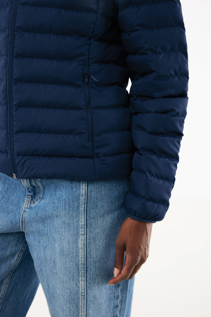 Acabado interior ribete reciclado chaqueta IQONIQ trazabilidad AWARE pasaporte digital producto