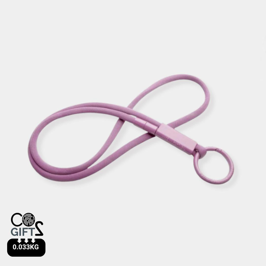 Lanyard lila reciclado fabricado en Portugal huella carbono medida 0,033 kg CO2e
