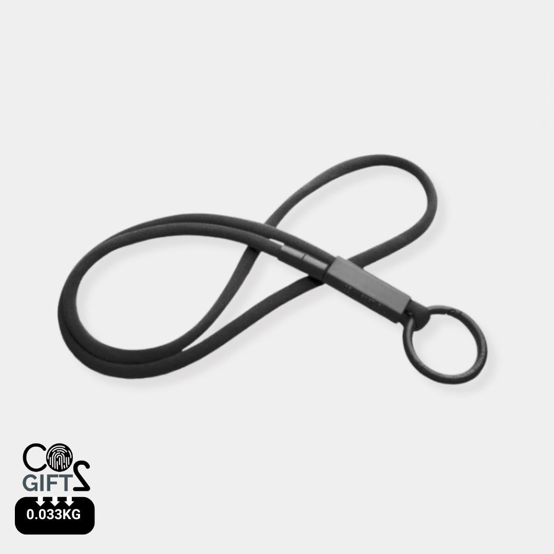 Lanyard negro reciclado fabricado en Portugal huella carbono 0,033 kg CO2e acreditaciones eventos sostenibles