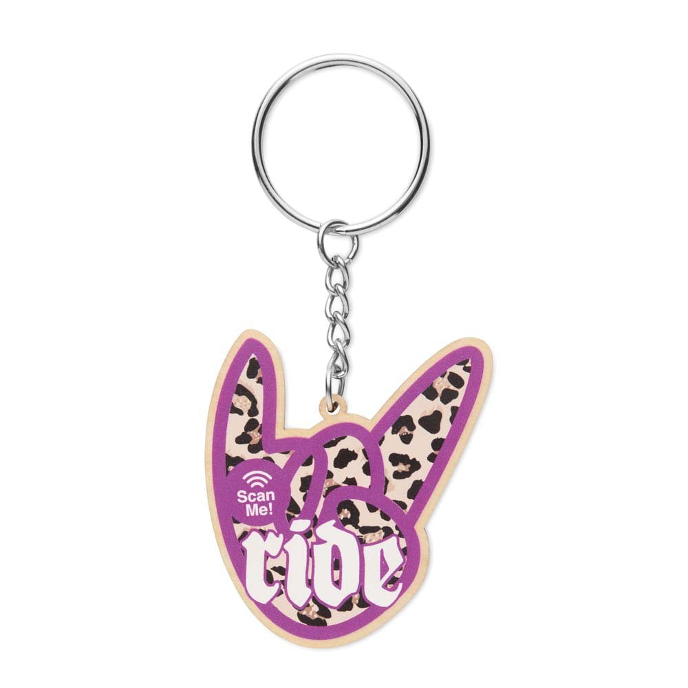 Merchandising tecnológico con llavero de madera personalizado