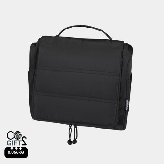 Neceser colgante reciclado certificado GRS con huella carbono calculada 0,066 kg CO2e auditado por amfori ideal para regalos corporativos sostenibles