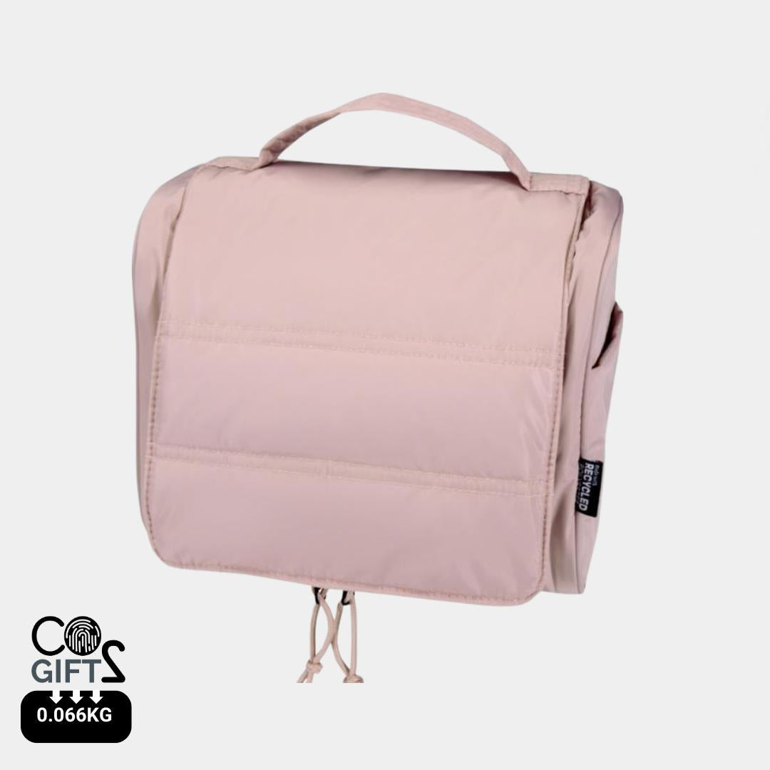 Neceser colgante reciclado certificado GRS con huella carbono calculada 0,066 kg CO2e auditado por amfori ideal para regalos promocionales sostenibles