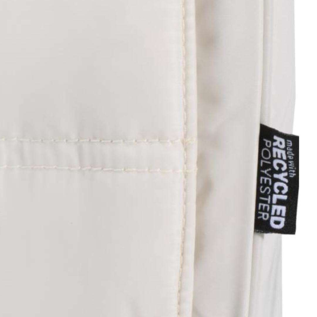 etiqueta ECO Neceser sostenible reciclado utilizado en viaje corporativo ideal para onboarding empleados ESG