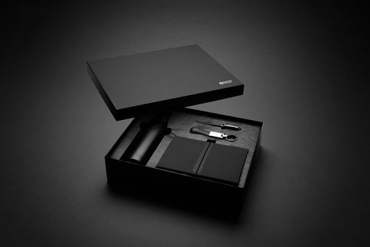 Set corporativo premium con botella de agua, libreta A5, bolígrafo y llavero