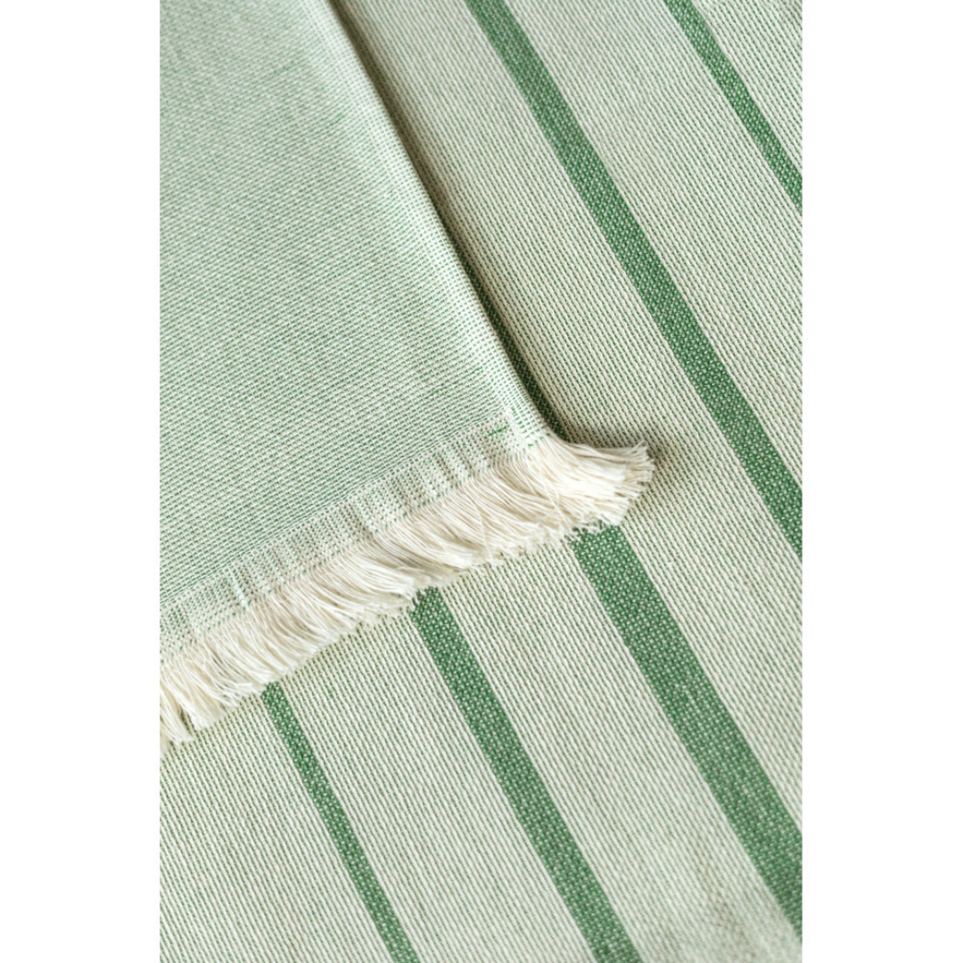 Toalla grande de algodón reciclado para merchandising verde y sostenible, fabricada con baja huella de CO₂.