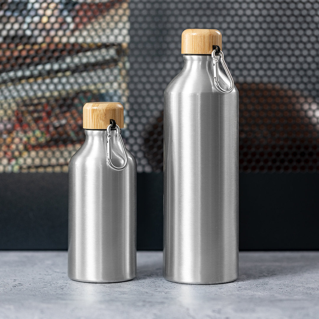 Botella de Aluminio para Publicidad con Tapón de Bambú y Mosquetón Especial Aire Libre Hetien  800 ml