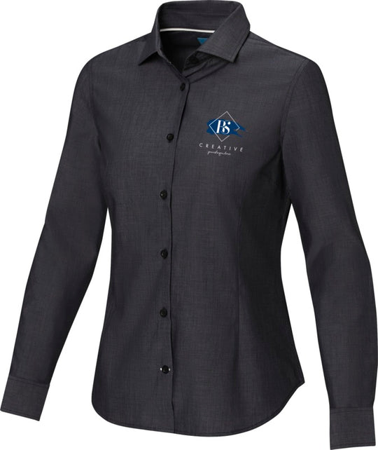 Camisa ecológica de algodón orgánico personalizada para equipos de atención, hoteles y clínicas.